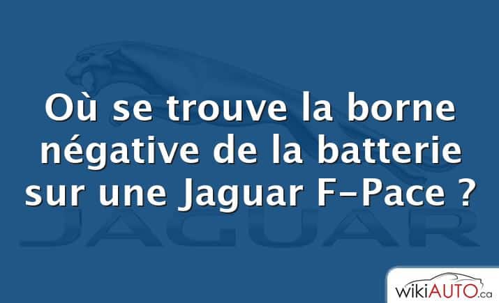 Où se trouve la borne négative de la batterie sur une Jaguar F-Pace ?